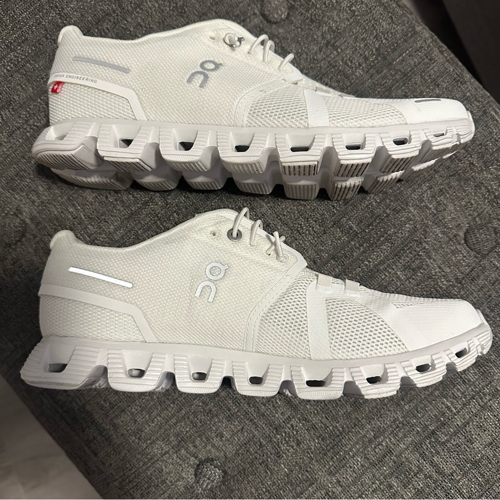 On Women’s Cloud 6 - SZ 8.5